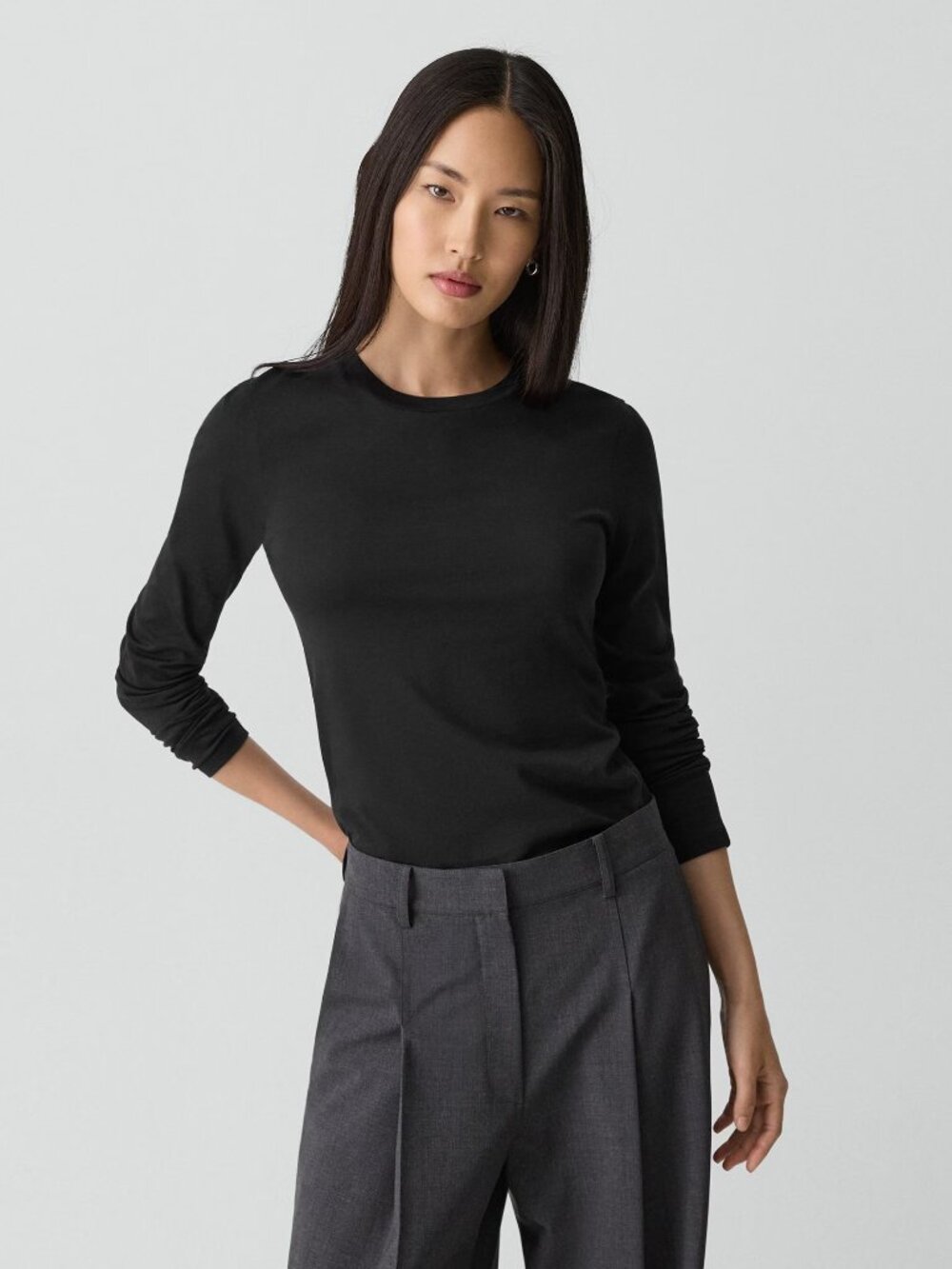 Theory Tiny Long-Sleeve Tee in Organic Cotton Size M